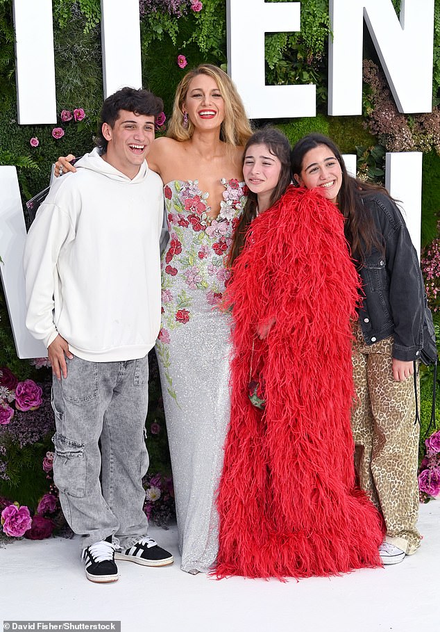 Blake posed with the 14-year-old and the teen's family