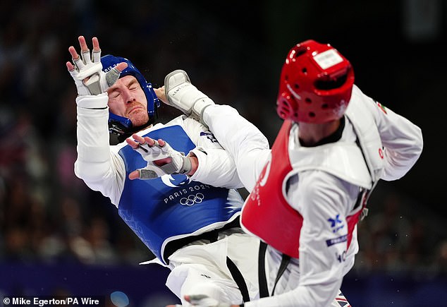 One jolt of his left knee brought Sinden's taekwondo campaign to a slow and sorry end