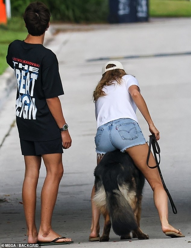 For her latest sighting, she showed off her willowy pins in a tiny set of acid-wash denim shorts with fashionably frayed hems