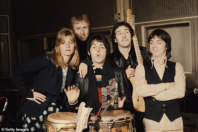 Wings pictured together at Abbey Road Studios to record the album, Venus And Mars (L-R  Linda McCartney, Geoff Britton, Paul, Denny Laine and Jimmy McCulloch)