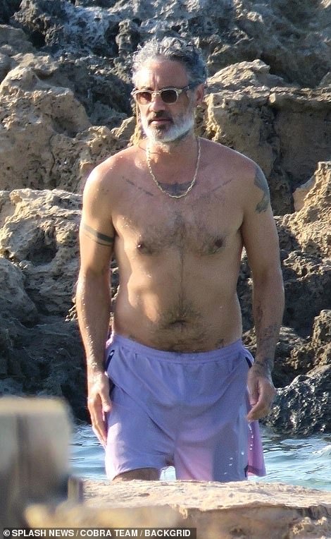 Rita's husband Taika was on holiday with the group and jumped into the ocean in a pair of purple swimming trunks