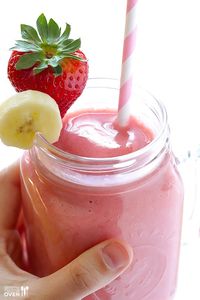 Strawberry Banana Smoothie Recipe | gimmesomeoven.com #vegan #glutenfree #healthy