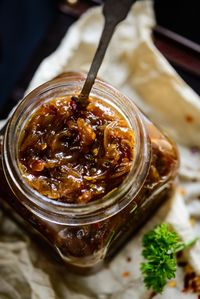 Soft, sticky and yet rich, caramelized Onion Marmalade makes for a wonderfully delicious topping for pizzas, bruschettas, sandwiches, burgers and basically any dish that requires a good base and great flavor.