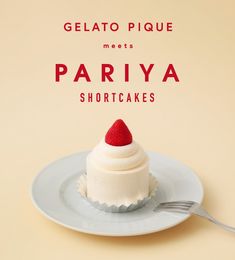 a dessert on a plate with the words pariya shortcakes written below it