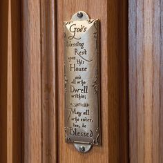 a metal plaque on the side of a wooden door saying god's blessing to rest in his house