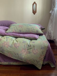 Vibrant Vintage Double Layered Floral Bedding Set Purple / Medium Flat Purple Bed Comforters, Green Floral Bedding Aesthetic, Vintage Comforter Sets, Bedding Ideas Cozy Color Schemes, Bedroom Studio Ideas, Bedings Ideas Aesthetic, Cozy Colorful Bedroom, Purple Boho Bedroom, Nature Bedding