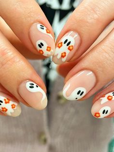 Funny Nail Designs Weird, Autumn Nails Halloween, Boho Ghost Nails, Cute Nail Designs Halloween, Gel X Nail Designs Halloween, Fall Nail Designs Halloween, Ghost Nail Ideas, Cute Ghost Nail Art, Ghost Tip Nails