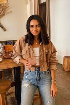 College Outfits, Populaire Outfits, Brown Corduroy, Cooler Look, Jacket Outfit, Mode Inspo, Looks Style