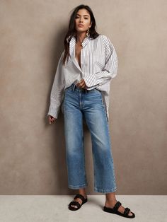 The Petite Wide-Leg Crop Jean | Banana Republic Wide Leg Office Outfit, Wide High Jeans Outfit, Women’s Casual Outfits, Mom Airport Outfit, 2024 Style Trends Fashion, Country Club Casual Attire Women, Gray Pants Outfit Casual, How To Wear Wide Leg Linen Pants, Straight Leg Cropped Jeans Outfits