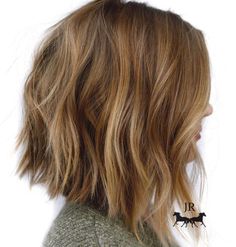 Choppy Caramel Lob Medium Angled Bobs, Messy Bob Haircut, Medium Bob Haircut, Messy Bob, Angled Bob Hairstyles, Messy Bob Hairstyles, Medium Bob Hairstyles, Honey Hair, Hair Help