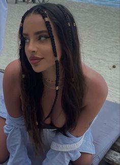 Long Festival Hairstyles, Suenos Outfits, Summer Hairstyles With Beads, Hair Cuffs Hairstyles, Lolla Outfits, Hangout Fest, Hairstyles Idea