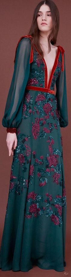 Pre-Fall 2018 J. Mendel Hijab Turban, Food Decor, Fashion Diy, Trending Fashion, Fashion 2018, Fall 2018, Gorgeous Gowns, Pre Fall