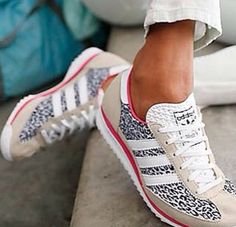 Trendy Womens Sneakers, Nike Free Outfit, Mode Shoes, Mode Tips, Sport Shoes Fashion, Nike Lunar, Adidas Fashion, Nike Shox, Breathable Sneakers