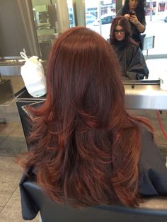 Red Hair Fall Outfits, Cherry Auburn Hair Color, Brownish Reddish Hair Color, Haircuts For Fall 2023, Fall Hair Aesthetic, Fall Hair Inspo 2022, Maple Hair Color, Nutmeg Hair Color, Fall Red Hair Color Autumn