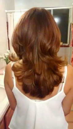 Haircut No Styling For Women, Extra Layered Medium Hair, Medium Length Hair With A Lot Of Layers, 90s Haircut Medium Layers, Medium Layers Haircuts With Bangs, Shoulder Length Flippy Hair, Medium Hair With Short Layers, Flipped Up Hair, Layered Hair Front View