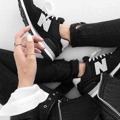 Pinterest New Balance Womens Shoes, New Balance White, Sneaker Outfits, Fashion Tips For Men, Basket Noir, Fashion Tips For Girls, New Balance 574, Sneakers Mode, New Balance Women