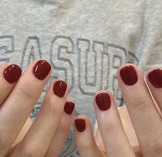 Nails 2023 Design, Short Nails Inspo, Autumn Playlist, Short Red Nails, Hello Nails, 2023 Design, Simple Gel Nails, Minimal Nails, Casual Nails