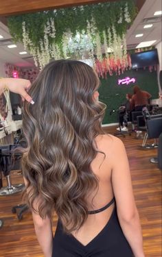 Brown Hair With Highlights Curled, Level 2 Hair Color Dark Brown, Hair For Prom Brunette, Blonde Mexican Hair, Brunette Hair From Blonde, Balayage Hair For Medium Brown Hair, Dark Brown Hair Color Inspiration, Burnett Highlights Lowlights, Shoulder Length Brown Hair With Dimension