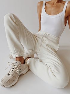 Minimalist Fashion Shoot, Are You Am I, Loungewear Photoshoot, Clothes Photoshoot, Clothing Photoshoot, Outfit Sport, Modele Hijab, Sport Clothes, Sporty Shoes