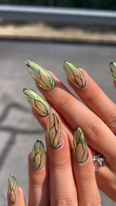 Nail Fairycore, Fairycore Nail Art, Cottagecore Nail Ideas, Nature Green Nails, Grunge Fairy Nails, Nails With Vines, Nature Inspired Nails, Whimsical Nail Art, Plant Nails