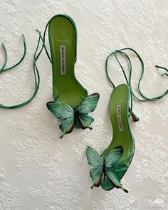 Butterfly Heels, Flower Heels, Manolo Blahnik Heels, Shoes Heels Classy, Flower Shoes, Green Heels, Vintage Heels, Stunning Shoes, Manolo Blahnik Shoes