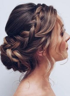 Front Braid Updo, Bridal Makeup Blue Eyes, Romantic Bridal Hair, Bridal Hairstyles With Braids, Wedding Hairstyles For Medium Hair, Wedding Hair Up, Vlasové Trendy, Hairstyles For Medium Hair, Bridal Hair Updo