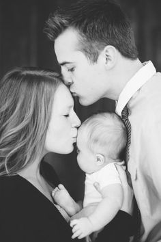 Foto Kelahiran, Cute Family Photos, Family Photos With Baby, Family Picture Poses, Baby Poses