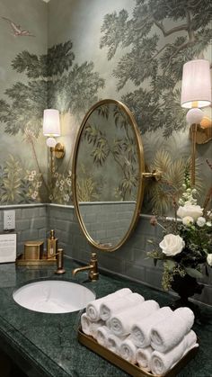 Vintage bathroom decor bathroom walllpaper Old Money Aesthetic Home Decor, Dekorere Bad, 3d Interior Design, التصميم الخارجي للمنزل, 3d Interior, Bathroom Inspiration Decor, Dream House Interior