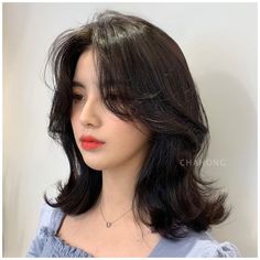 Cute Styles Short Hair, Hair Dye Ideas Asian, Haircuts For Medium Hair With Bangs, Asian Short Haircut, Fox Cut Hair, Short Korean Hair, Medium Haircut With Bangs, Haircut Aesthetic, Fesyen Rambut