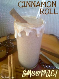 ~Cinnamon Roll Smoothie!      1/2 banana, 1/2 cup milk, 2 tbsp. brown sugar, 1 tbsp. cinnamon, 1 tbsp. fat free cream cheese, 1/2 cup vanilla yogurt ~Blend & slurp!  :) Cinnamon Bun Smoothie, Smoothie Stand, Cinnamon Roll Smoothie, Smoothie Recipies, Cinnamon Desserts, Cinnamon Bun, Vanilla Yogurt, Unsweetened Almond Milk, Smoothie Shakes