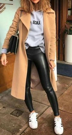 Trendy Street Style Outfits, London Ideas, Lederhosen Outfit, Outfits Leggins, Legging Cuir, Look Legging, Mode Tips, Outfits Autumn