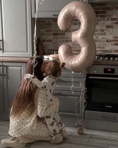 Toddler Mom Aesthetic, Mother Daughter Aesthetic Pictures, Mother And Daughter Aesthetic, Moms Goals, Baby Co, Birthday Pictures