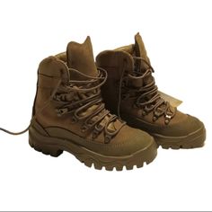 Womens Usgi Belleville Mcb 950 Gore Tex Hiking Mountain Combat Boots Navy 3.5n Chunky Hiking Boots, Casual Tactical Clothing, Hiking Boots Aesthetic, Hike Boots, Tan Combat Boots, Lightweight Hiking Boots, Combat Shoes, Earth Fairy, Mountain Boots