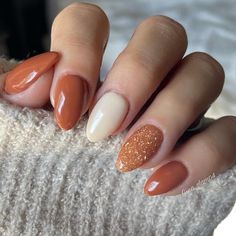 Fall Nails Orange And Gold, Fall Dip Nails Almond Shape, Simple Gel Nails Fall, Gel Polish Fall Nails, Fall Color Manicure, Fall Nails Ideas Autumn 2023, Nails Dip Fall, Dip Nail Ideas Neutral, Boho Nails Almond