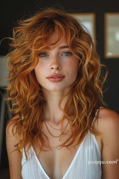 Copper Hair With Curtain Bangs, Haircut 2024, Textured Curly Hair, Romantic Curls, Extension Hair, Hair Color Unique, Bangs Curly, Hair 2024, Dye Ideas