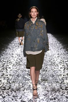 Dries Van Noten Spring 2025 Menswear https://www.vogue.com/fashion-shows/spring-2025-menswear/dries-van-noten/slideshow/collection#23 London Fashion Weeks, Dries Van Noten Menswear, Outfits Edgy, Copenhagen Fashion Week, Anna Wintour, Soho House, Meryl Streep, Ann Demeulemeester