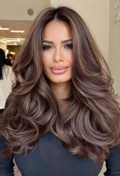 Rambut Brunette, Brown Hair Looks, Brown Hair Inspo, Vlasové Trendy, Brunette Hair With Highlights, Chocolate Brown Hair, Brunette Balayage Hair, Brown Hair Balayage, Dark Brown Hair Color