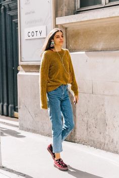 Shoes, $45 at shop.nordstrom.com - Wheretoget Tuck Sweater, Vogue Street Style, Laid Back Outfits, Vestiti Edgy, Cool Girl Style, Hipster Girls, Fashion Week 2018, Paris Fashion Week Street Style, Minimal Outfit