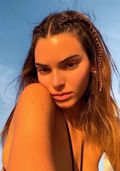 Medium Hairstyle Women, Streetwear Hairstyles, Medium Brunette Hair, Hour Aesthetic, Flot Makeup, Hair Magic, Vlasové Trendy, Golden Hour Photography