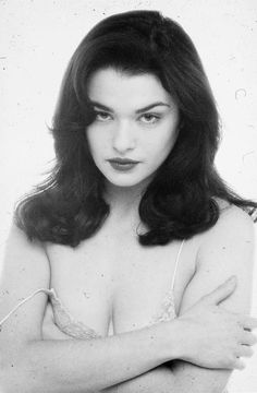 Rachel Weisz Westminster, Dark Hair, Rachel Weiss, 90s 00s, Classic Beauty, Vintage Beauty, 80s 90s, Pretty Face