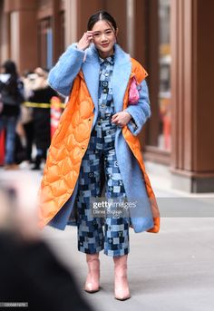 Orange Runway, Blue Outfit Winter, Blue Skirt Outfits, Louis Vuitton Top, Orange Coat, Orange Scarf, New York Fashion Week Street Style, Orange Outfit, Blue Coat