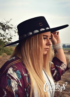 Western Hat Styles, Cowgirl Boots Outfit, Sports Attire, Cowgirl Jeans, Cowgirl Magazine, Cute Country Outfits, Women Hats Fashion, Western Style Outfits, Boho Hat