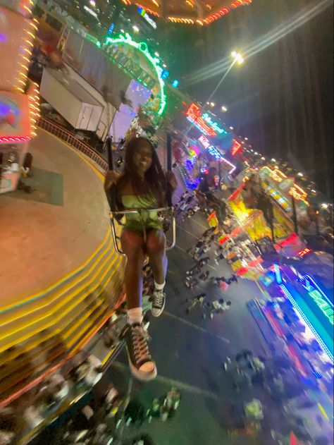 Fair Outfits Carnival Summer, Summer Hangout Outfits, Cute Outfits For The Fair, The Fair Aesthetic, Fair Astethic, Amusement Park Aesthetic Friends, State Fair Outfit Ideas Summer, Tumblr Summer Aesthetic, Fair Aesthetic Night