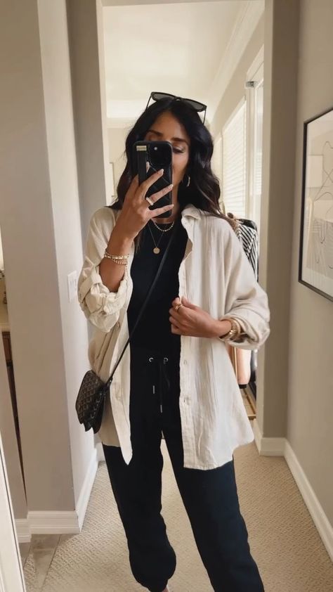 Comfy Button Down Outfit, Joggers With Oversized Shirt, Tank Top With Oversized Shirt, Casual Outfit Going Out, Over Sized T Shirt Styling, Silk Shirt Summer Outfit, Oversized Black Linen Shirt Outfit, Oversized Button Up Shirt Outfit Midsize, Black Shirt Outfit Ideas Woman