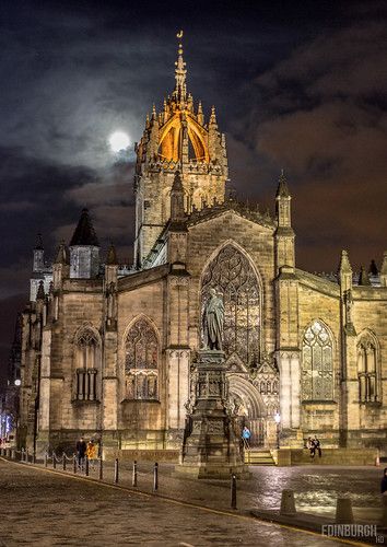 St Giles Cathedral Moonlight | © 2018 www.edinburghhd.co.uk | Flickr San Gil, Church Architecture, St Giles Cathedral Edinburgh, Buckingham Palace London, Scottish Culture, St Giles, Red Hill, Fine Art Giclee Prints, Cathedral Church