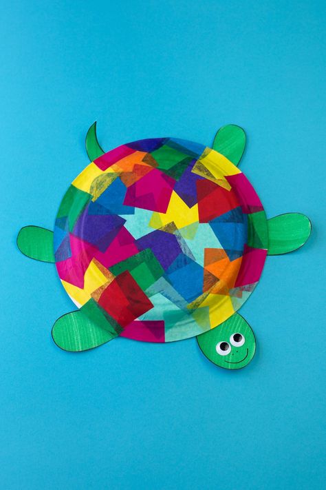 This easy and fun Tissue Paper and Paper Plate Turtle craft includes a free printable template, making it perfect for home, school, daycare, or camp. #turtlecrafts #paperplatecrafts #turtles #tissuepapercrafts #printablecrafts #preschoolcrafts #easycraftsforkids #turtlecraftideas #easyturtlecrafts Tissue Paper Crafts, Disney Themed Crafts For Preschool, Paper Plate Turtle, Kunst For Barn, Turtle Craft, Maluchy Montessori, Turtle Crafts, Paper Plate Crafts For Kids, Toddler Arts And Crafts