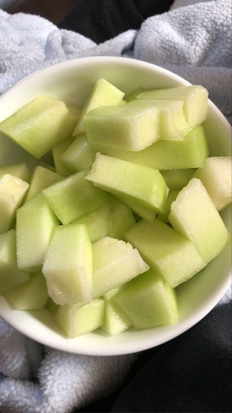 Essen, Buah Melon Aesthetic, Melon Aesthetic, Buah Melon, Green Melon, Honeydew Melon, Makanan Diet, Healthy Food Motivation, Healthy Lifestyle Food