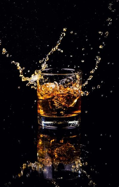 Whisky Aesthetic, Rum Aesthetic, Whiskey Wallpaper, Whiskey Aesthetic, Drinks Photo, Hard Drinks, Glass Of Whiskey, Shot Of Whiskey, Whiskey Cups