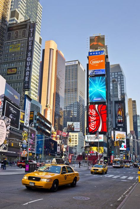 Town Square New York, Timesquare New York City, New York City Aesthetic Wallpaper, Times Square Wallpaper, Times Square Aesthetic, Neon New York, Ny Times Square, Pictures Of New York City, New York Images