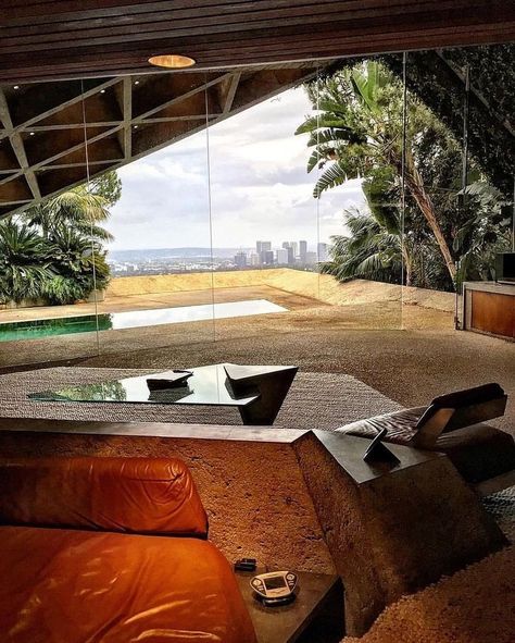 Atomic Ranch on Instagram: “Los Angeles, Lautner, and a whole lotta angels!👼⁠ ⁠ Both a mid century staple and set in the ICONIC Charlie's Angels (2000), the Sheats-…” John Lautner, Goldstein House, Retro Interior Design, Mid Century Architecture, Retro Interior, Cute House, Mid Century Modern House, Retro Home, Pretty House